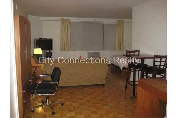 Rented by City Connections Realty | media 4