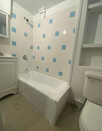 4th image of 849 E 218th St #27