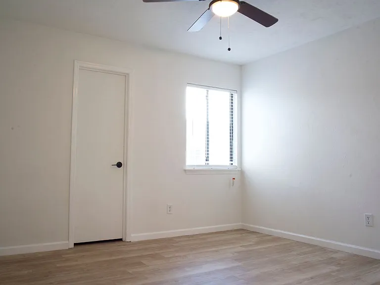 1339 Airport Dr #H9 — Photo 10