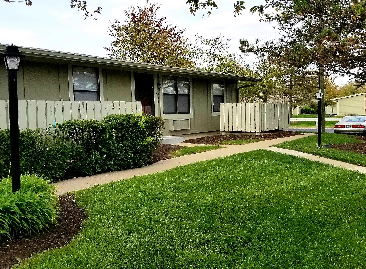 Acadia Court Apartments — Photo 4