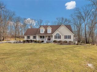 8 Arrowhead Ct, Newburgh, NY 12550