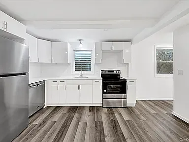 103 N Pierpont Ave — Photo 2