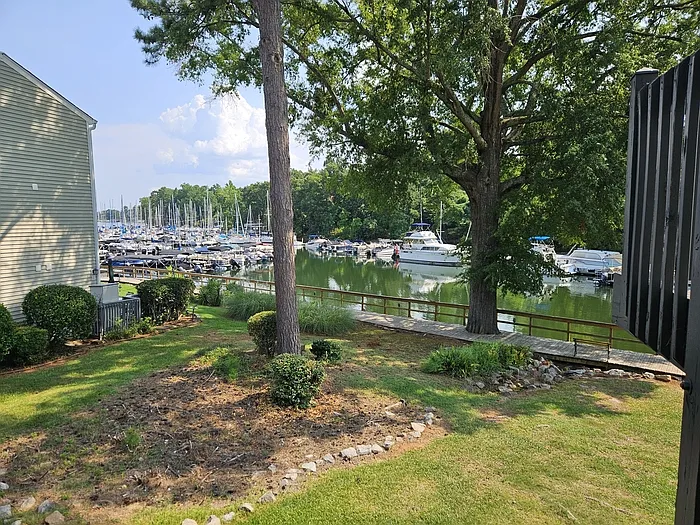 246 Shoreline Dr #1