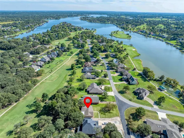 100 Pawnee Trl, Lake Kiowa, TX 76240