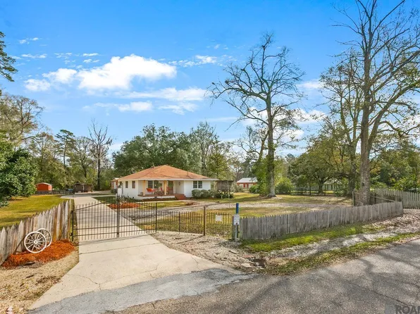 29306 Red Oak Dr, Walker, LA 70785