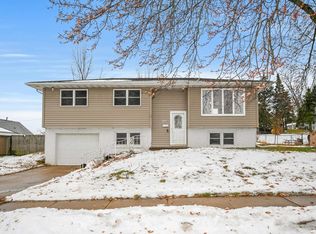 2665 Marywood Dr, Dubuque, IA 52001