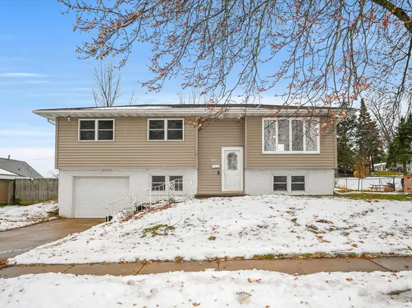 2665 Marywood Dr, Dubuque, IA 52001