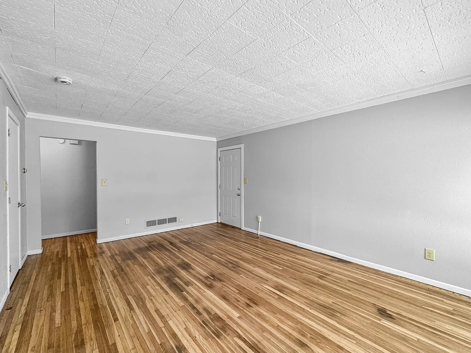 2 bed, 1400 sqft, $1,350 — Photo 3