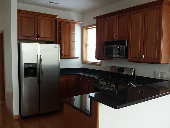 4th image of 2744 N Artesian Ave #2