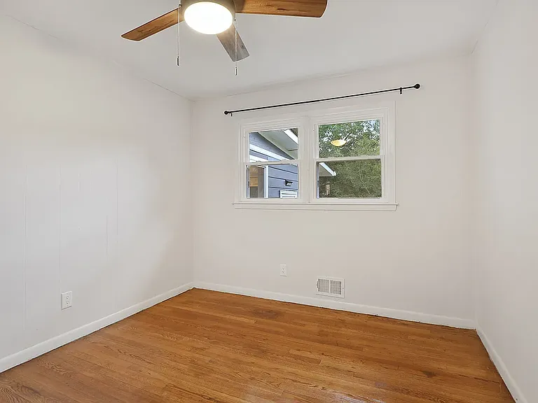 2031 Mesa Dr — Photo 2