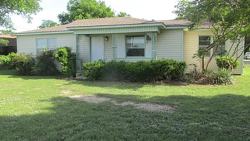 5825 Azle Ave Photo 1