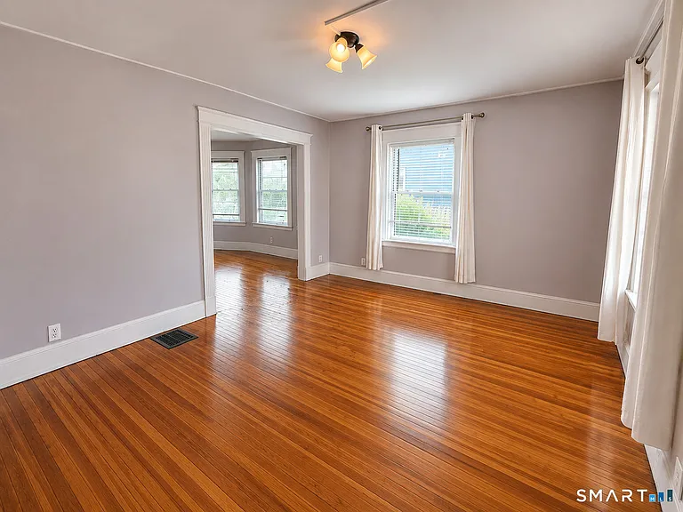 132 Clinton St — Photo 4