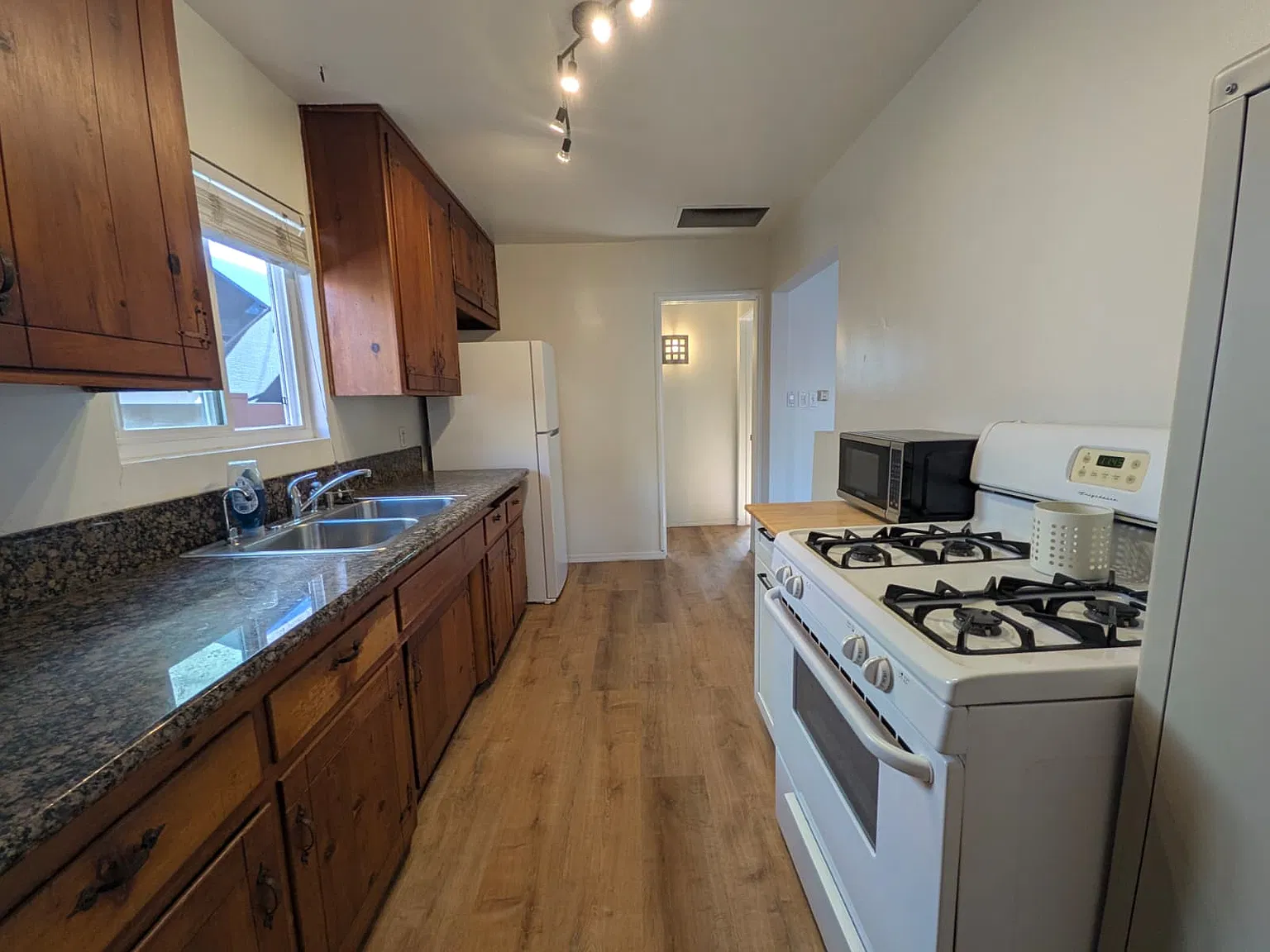 1 bed, 550 sqft, $2,200 — Photo 4
