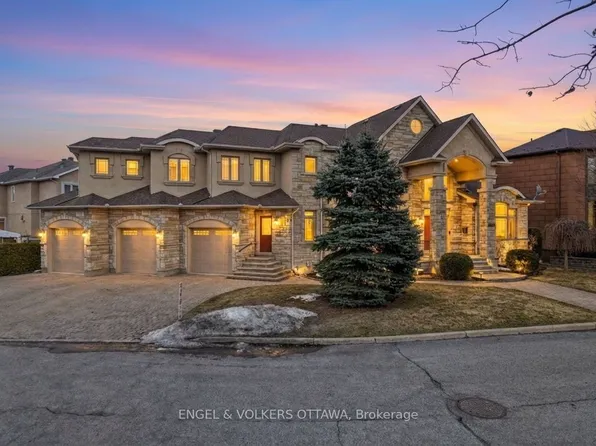 453 Rahul Cres, Ottawa, ON K2C 4H8