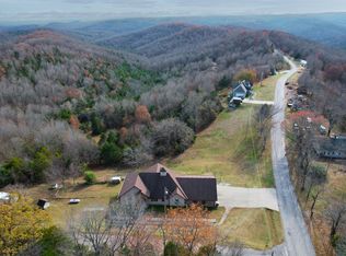 1424 Day Rd, Walnut Shade, MO 65771