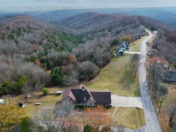 1424 Day Road, Walnut Shade, MO 65771