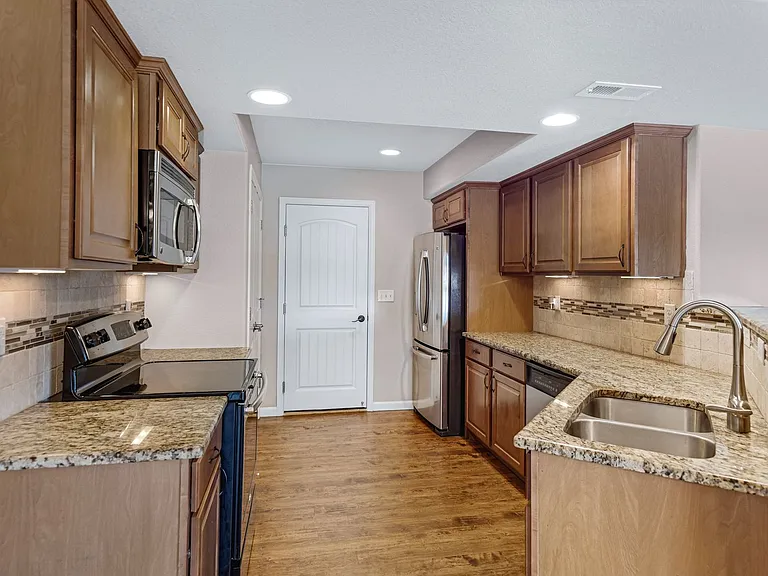 4227 Date St — Photo 4