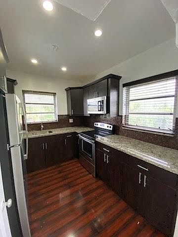 2nd image of 365 Menores Ave