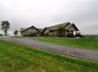 W5427 Highland Dr, New Glarus, WI 53574