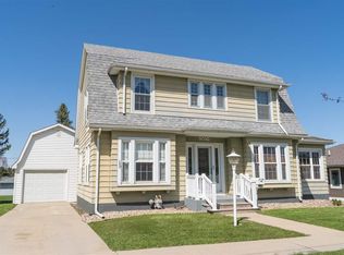 903 G Ave, Grundy Center, IA 50638