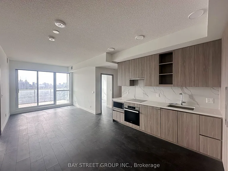 27 McMahon Dr #3206 — Photo 2