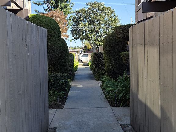 3rd image of 5315 N Barranca Ave