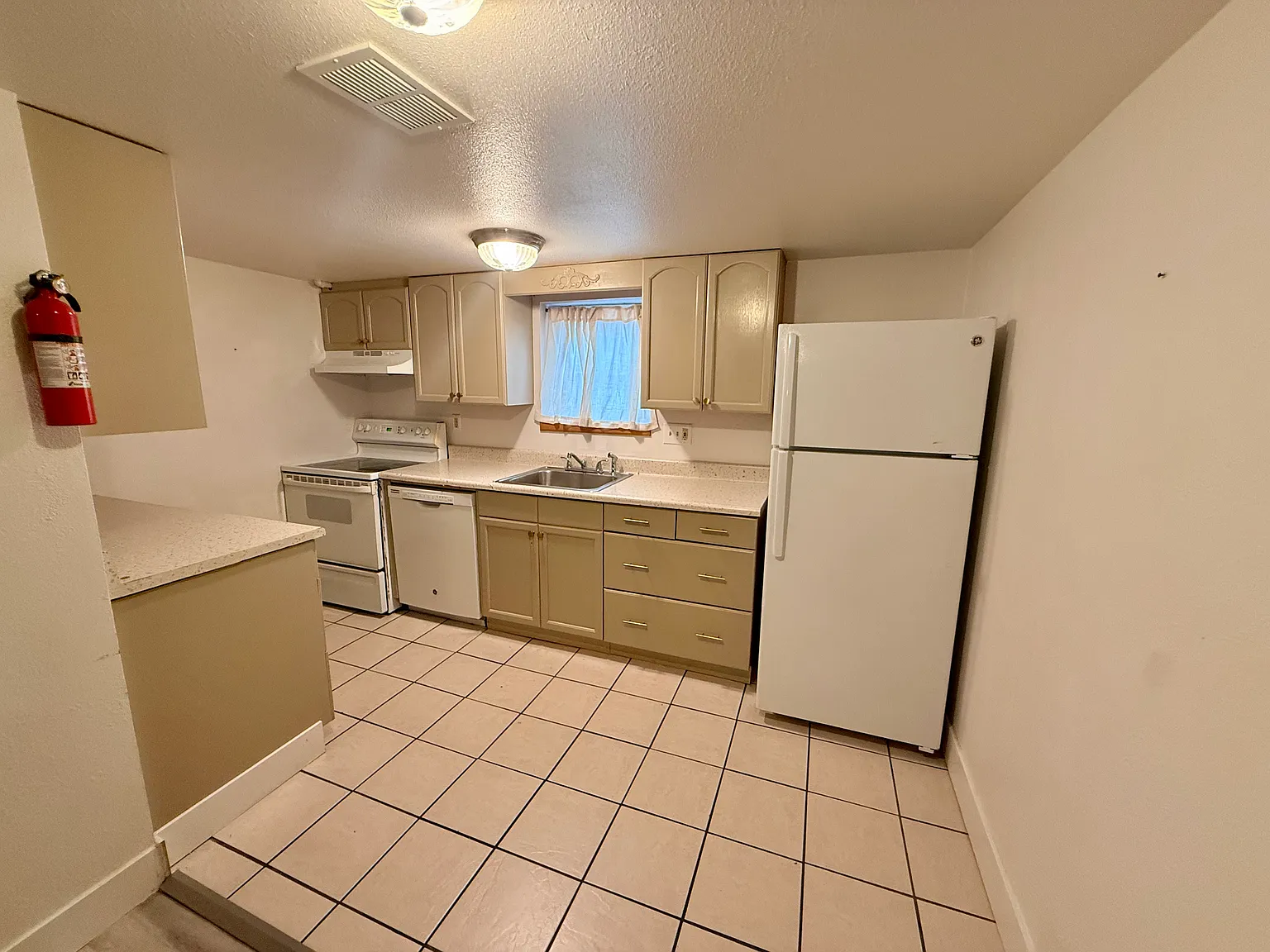 3 bed, 1200 sqft, $1,150 — Photo 2