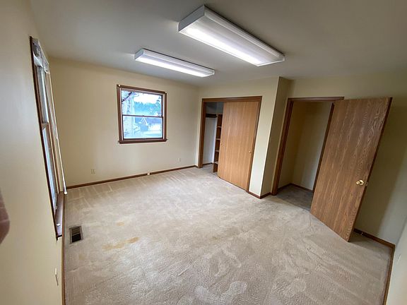 Hall back bedroom