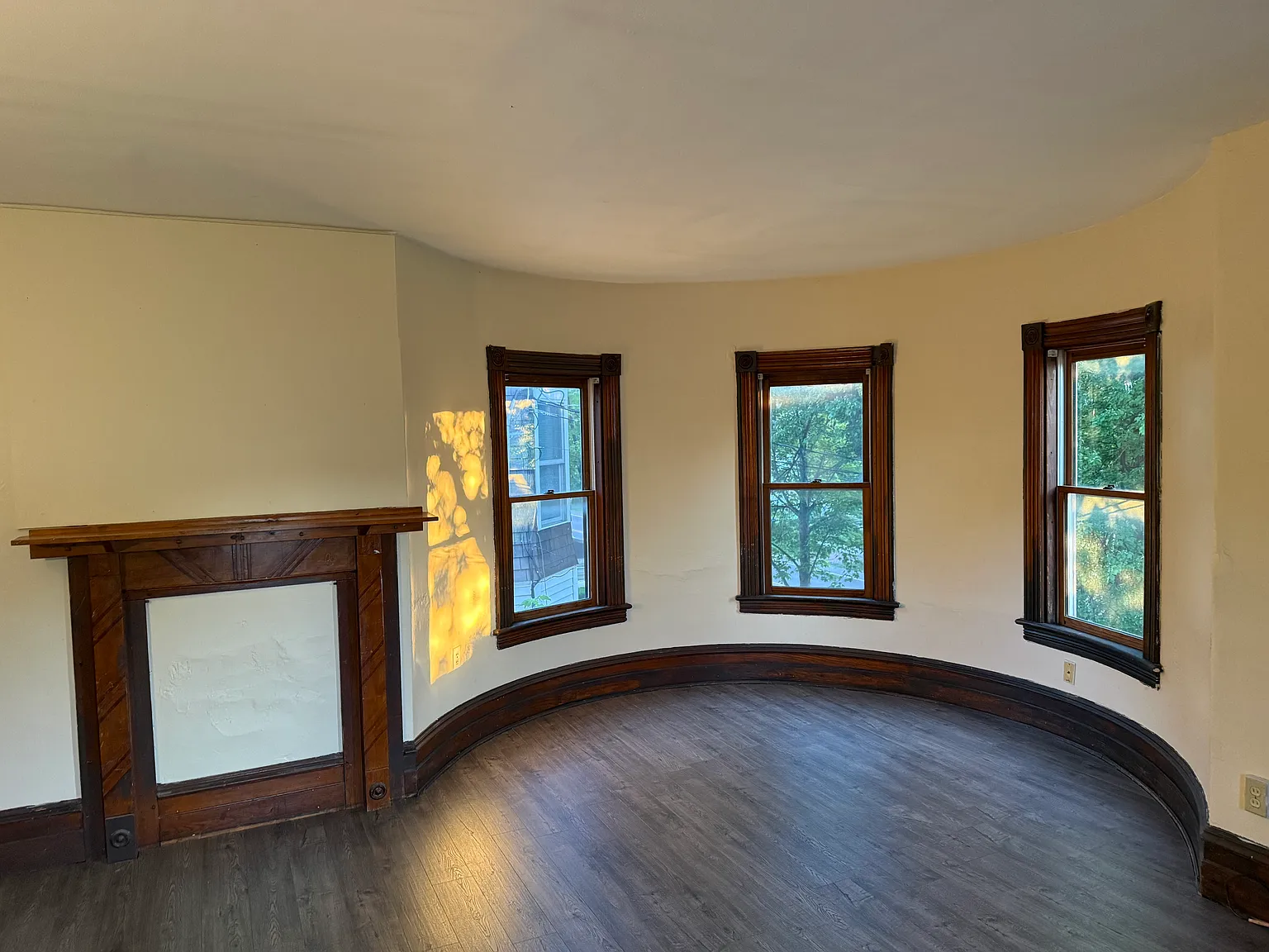 5 bed, 2000 sqft, $5,500 — Photo 3