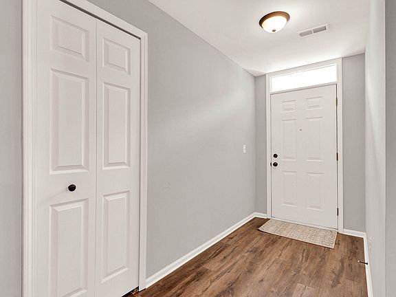 3rd image of 4382 Berkshire Dr #84