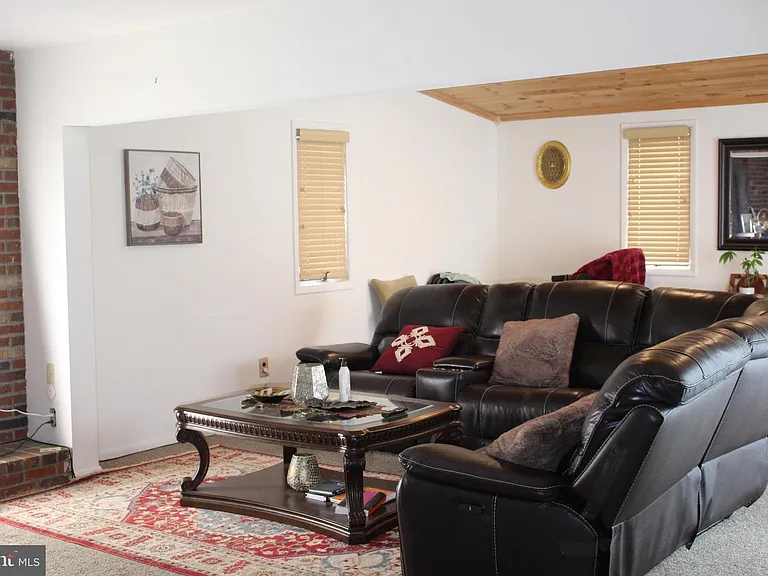 219 Meadow Dr — Photo 13
