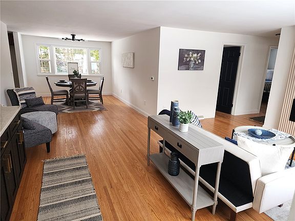 4th image of 75 Everclay Dr