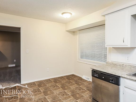 5th image of 1402 SE 16th Pl