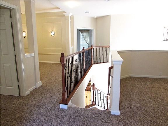 5th image of 2509 Salorn Way