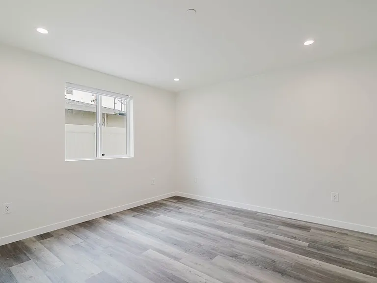 7732 Etiwanda Ave — Photo 16