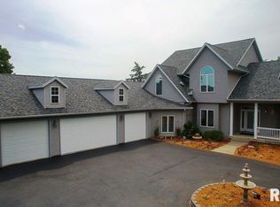 16322 River Rd N, Cordova, IL 61242