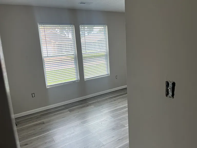 1700 SW 72nd Ter — Photo 3