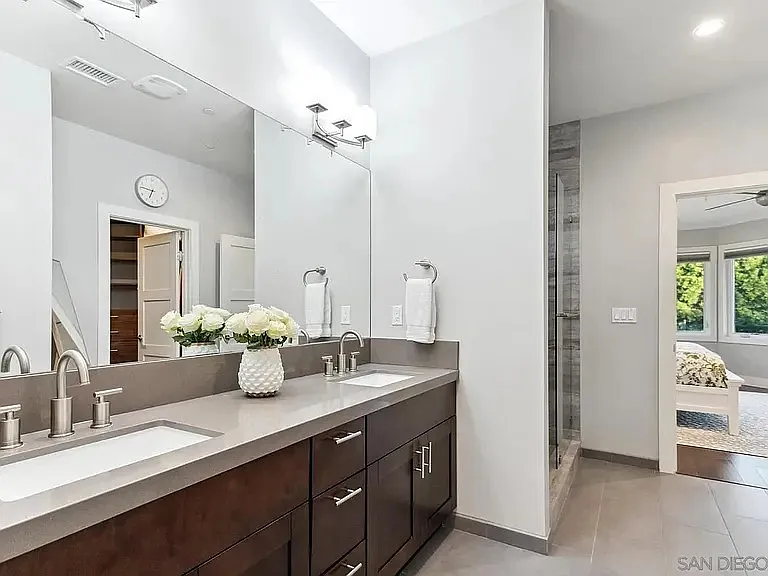 Dowling Dr — Photo 17