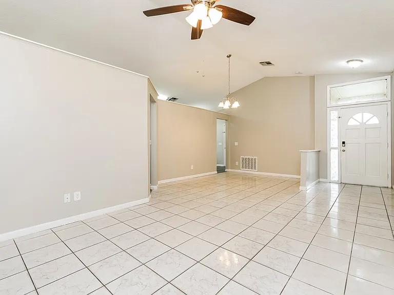 1418 Mona Dr — Photo 4