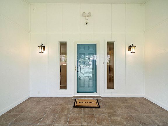 5th image of 102 Wildflower Ln