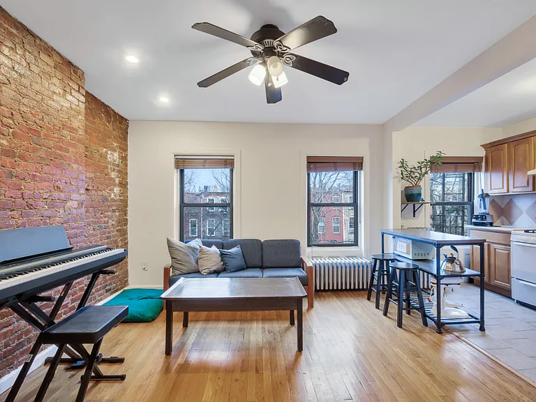 385 Madison St #3 — Photo 1