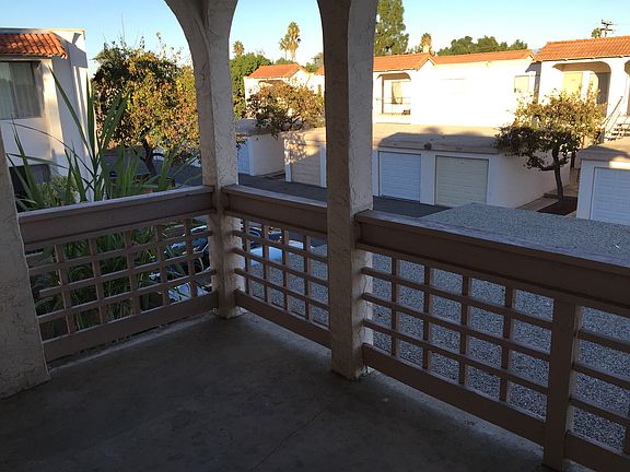5th image of 216 Candice Pl