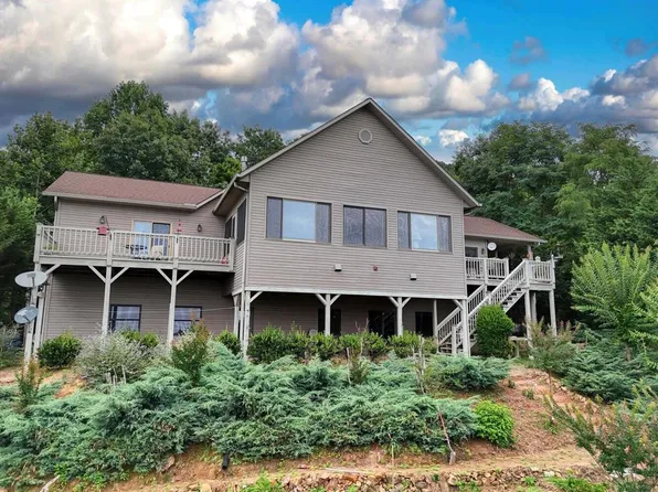 645 E Double Knobs Dr, Hayesville, NC 28904