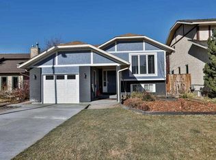 11 SE Wildwood Cres W, Lethbridge, AB T1K 6E1