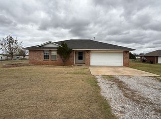 2374 Holden Ln, Blanchard, OK 73010