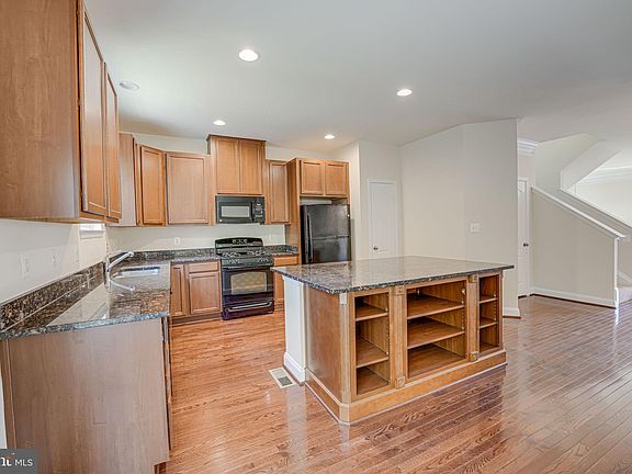 4th image of 2644 Glenriver Way
