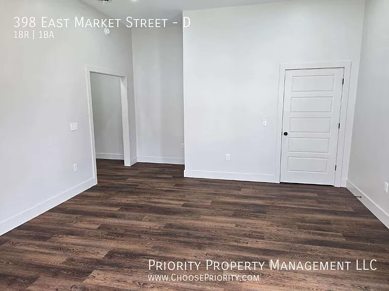 398 E Market St #D — Photo 5