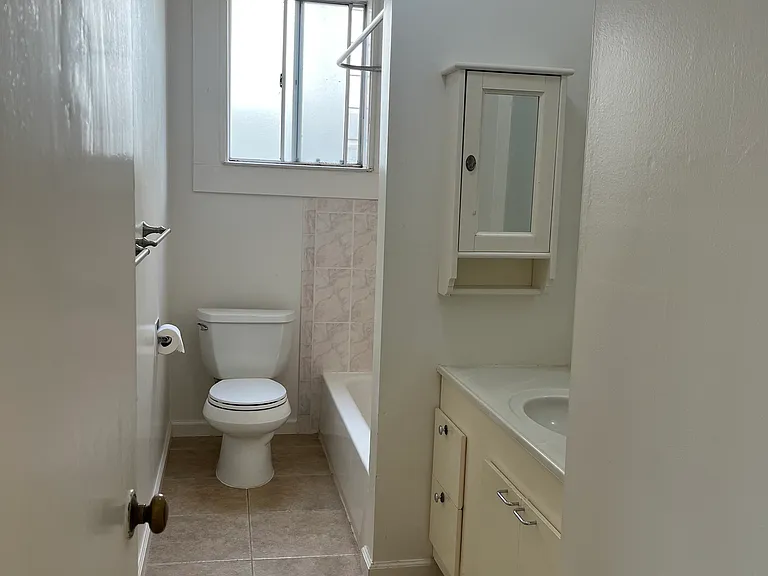 2514 Clay St #6 — Photo 7