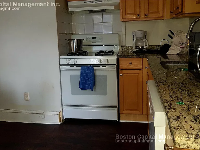 78 Linden St — Photo 2