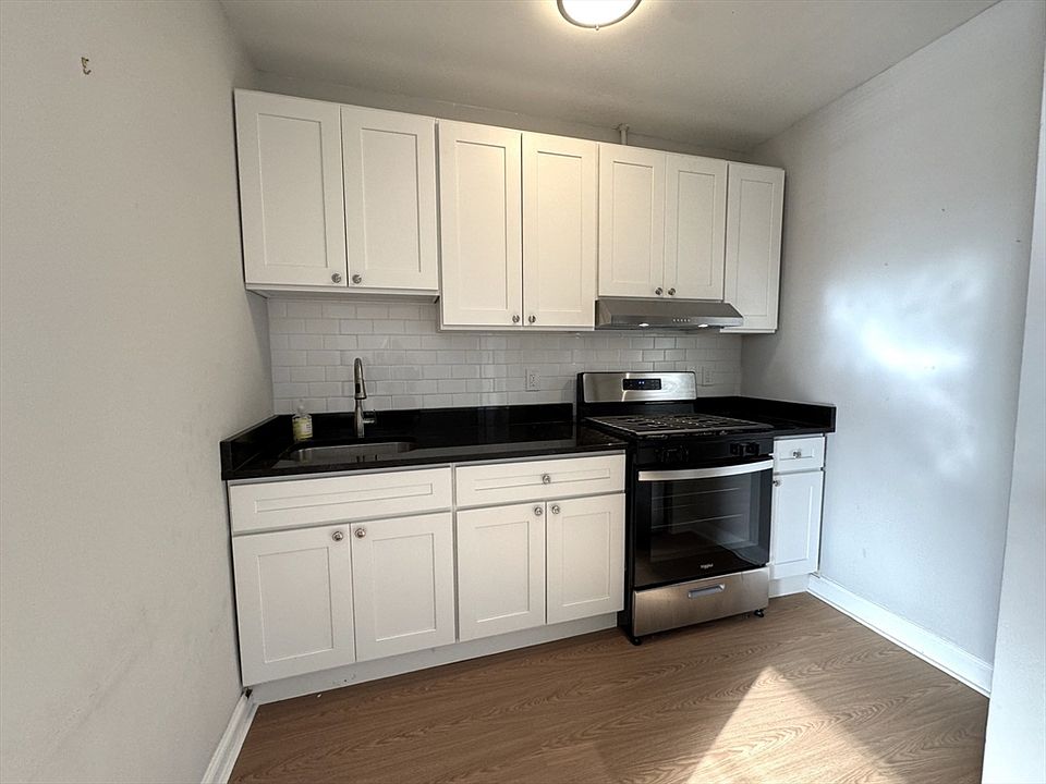 1st image of 333 Broadway #24